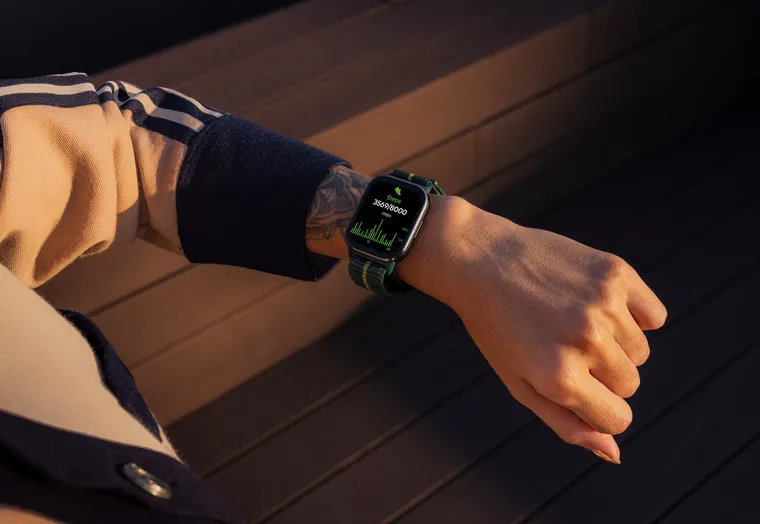 Motorola lança em Portugal os novos Moto Watch Fit e Moto Buds Loop