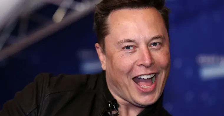 Elon Musk quer vender electricidade ao Reino Unido para compensar