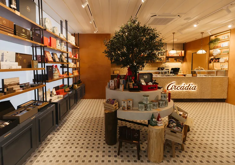 Nova loja em Setúbal junta chocolates Arcádia e vinhos Casa Ermelinda Freitas num espaço de experiência gourmet