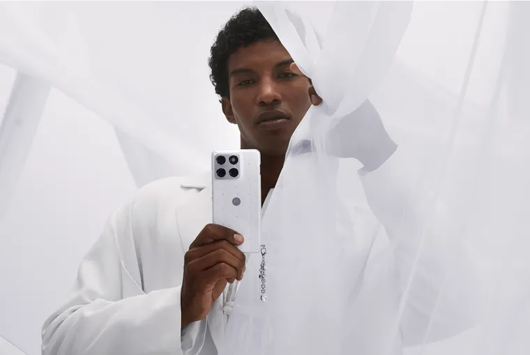 Motorola anuncia edição especial do Edge 70 com cristais Swarovski