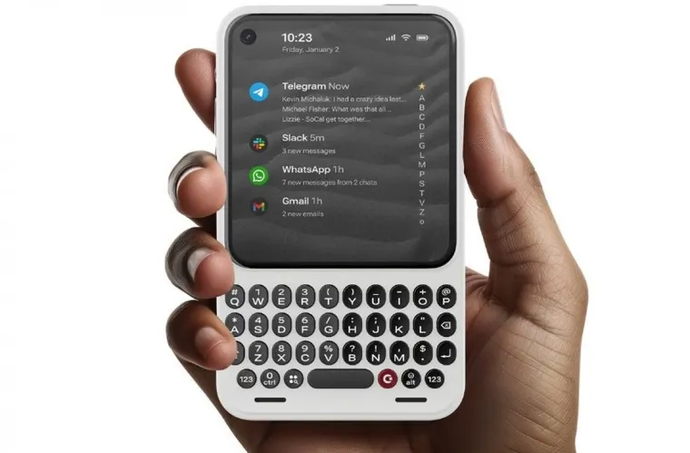 Clicks Communicator aposta num teclado físico ao estilo BlackBerry e chega com Android 16