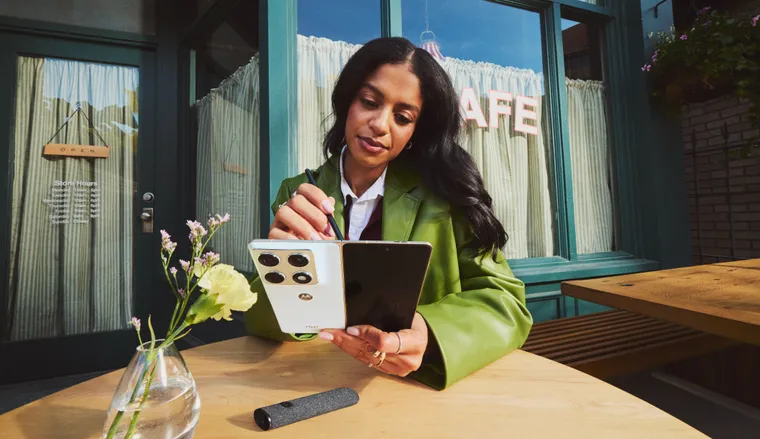 Motorola apresenta Razr Fold, Signature e amplia o ecossistema Moto Things