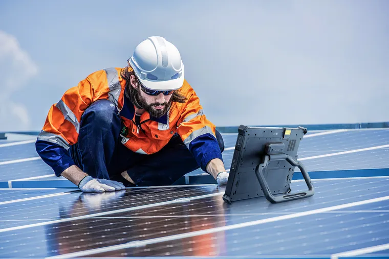 Getac lança tablet robusto G140 com IA e tecnologia AMD para uso profissional